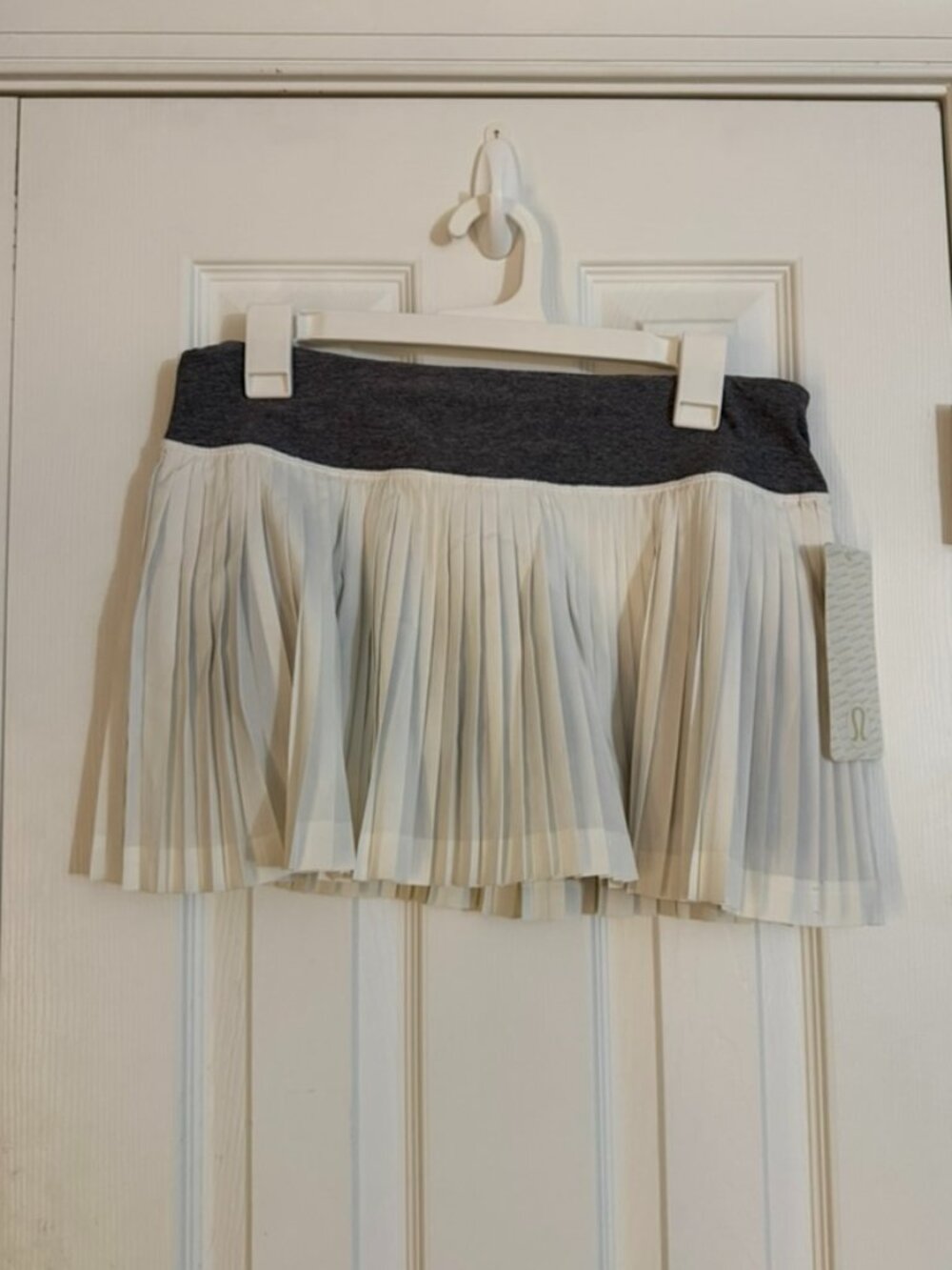 NWT Lululemon Pleat to Street Skirt in White/Grey Size 8